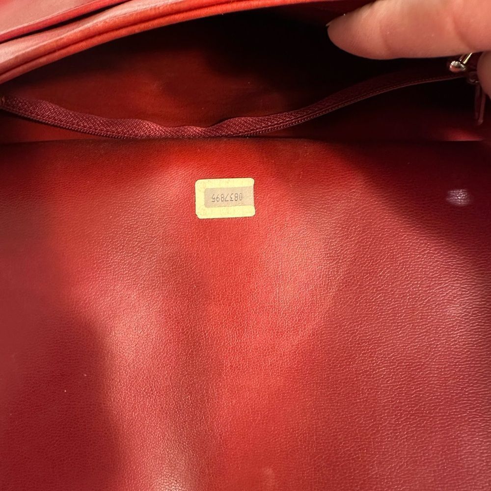 CHANEL Red Shoulder Bag with Timeless Elegance - Picture 13 of 16